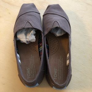 Women’s Toms slip on shoes